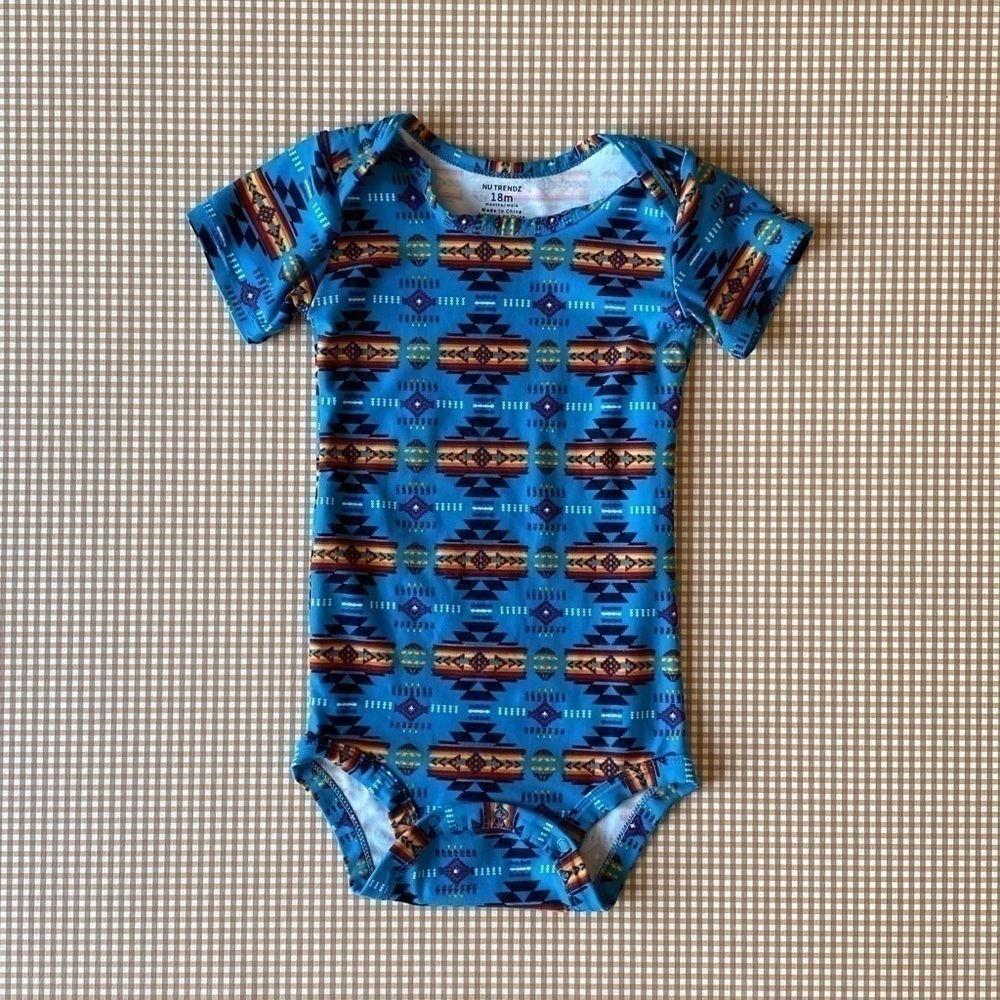 Tribal‎ print stretchy onesie. Size 18 Months